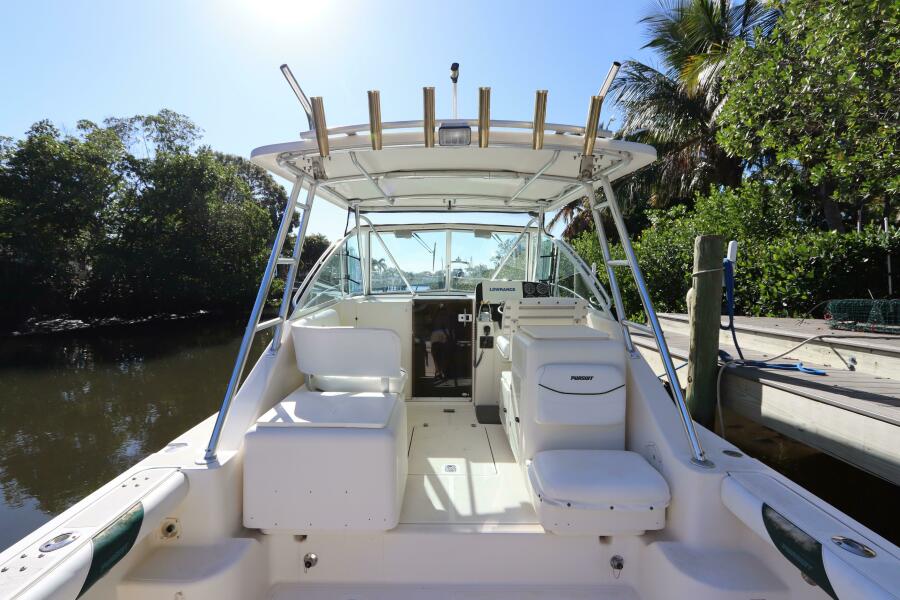 30' 2000 Pursuit 3000 Express