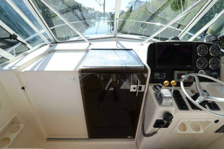 30ft Pursuit Yacht For Sale