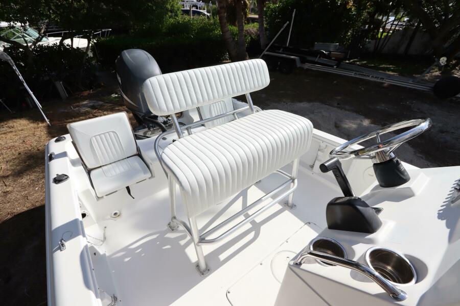 21' 2010 Sea Hunt XP 21