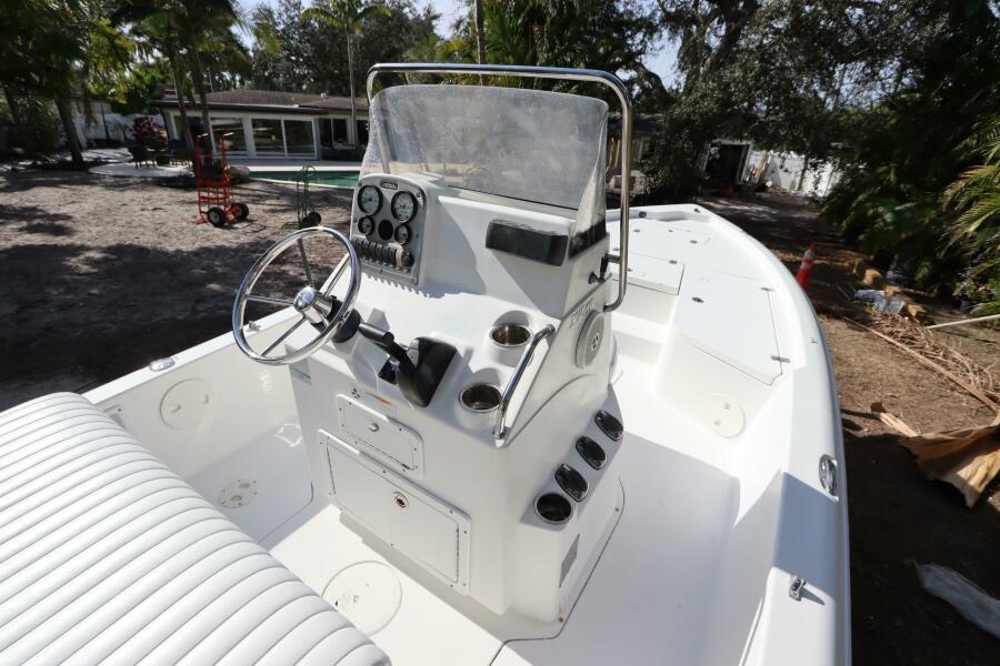 21' 2010 Sea Hunt XP 21