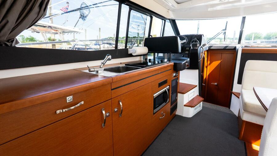 36' 2018 Jeanneau NC 11