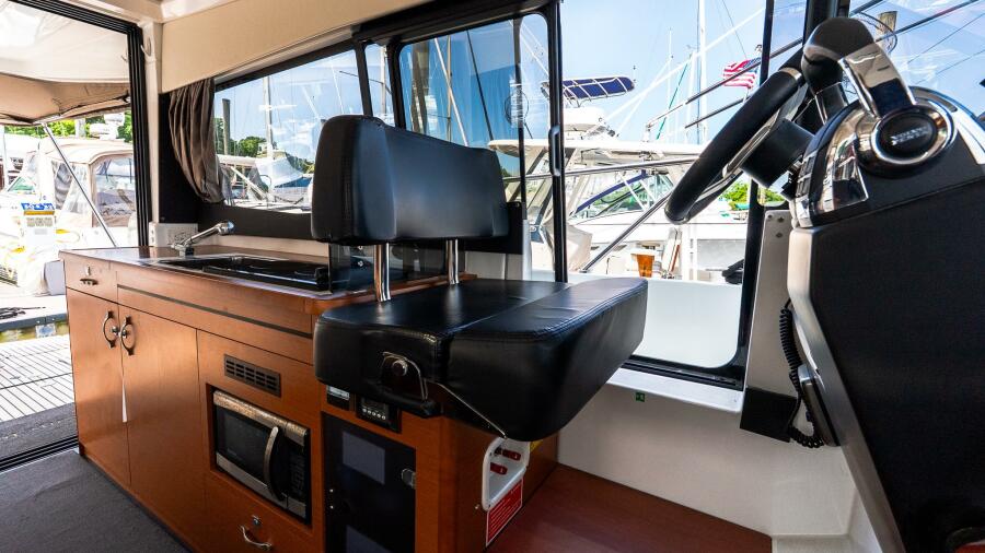 36' 2018 Jeanneau NC 11