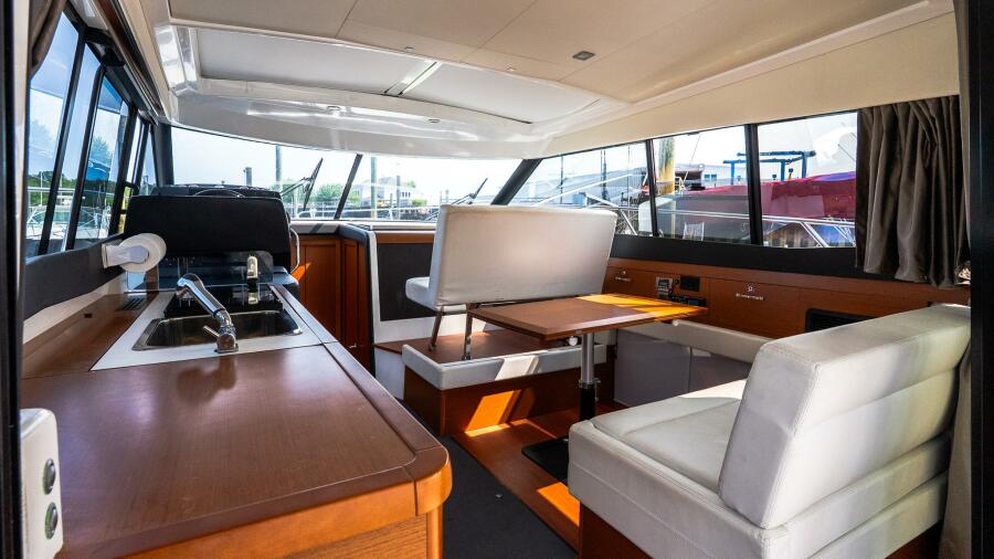 36' 2018 Jeanneau NC 11