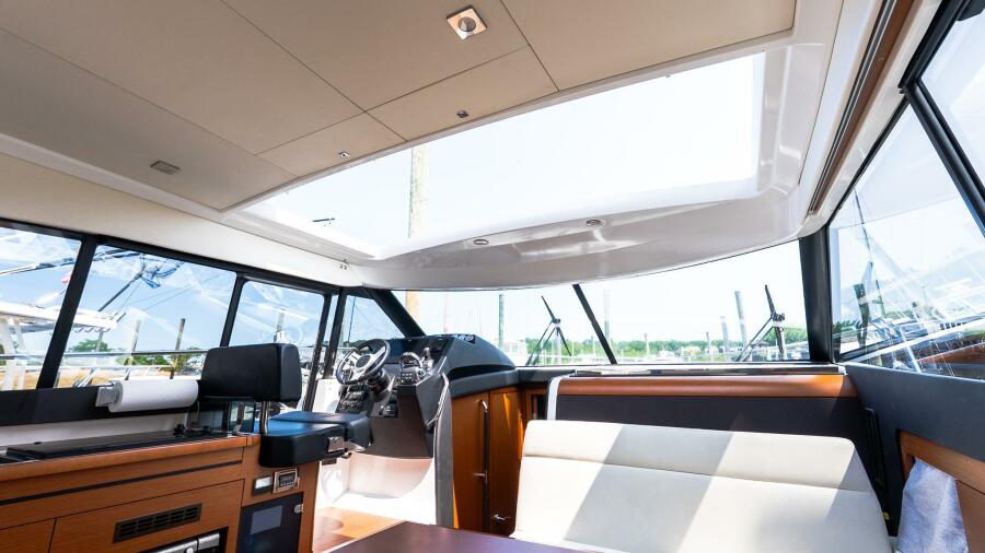 36' 2018 Jeanneau NC 11