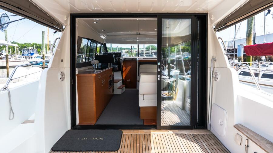 36' 2018 Jeanneau NC 11