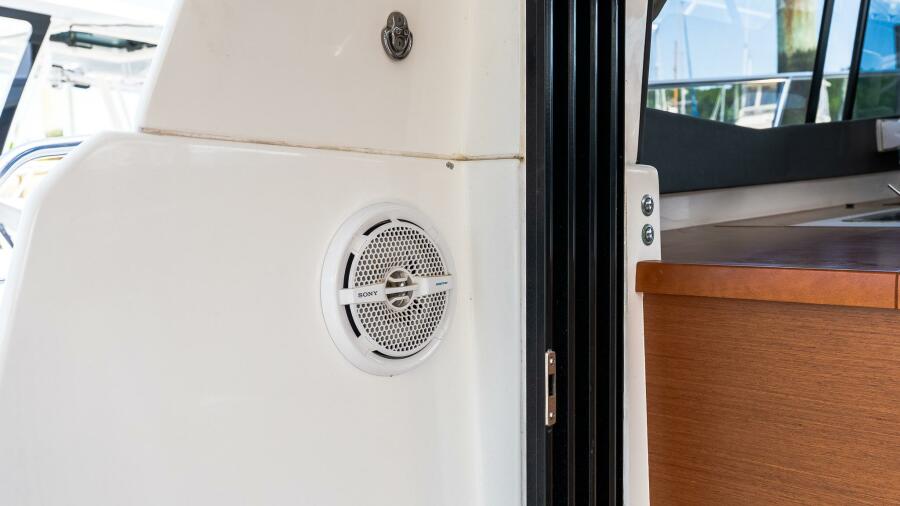 36' 2018 Jeanneau NC 11