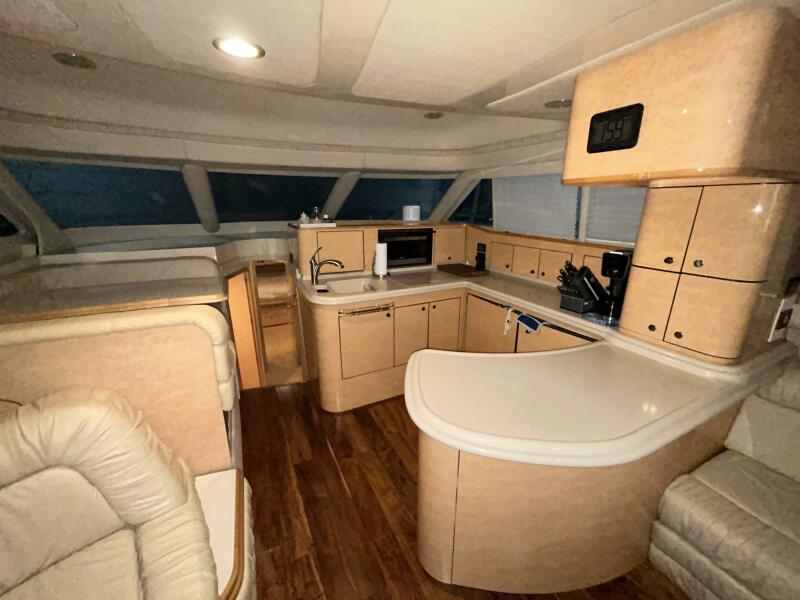 56' 1999 Sea Ray 560 Sedan Bridge