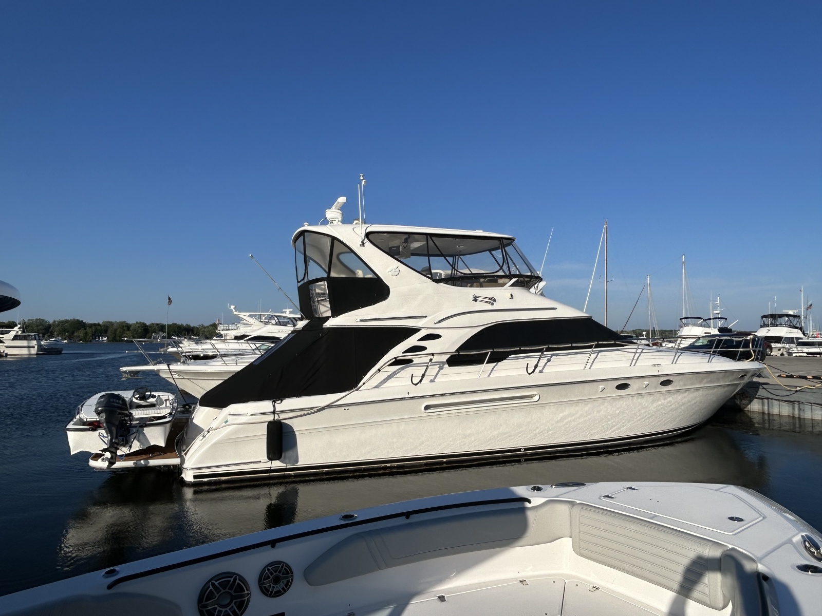 1999 Sea Ray 560 Sedan Bridge