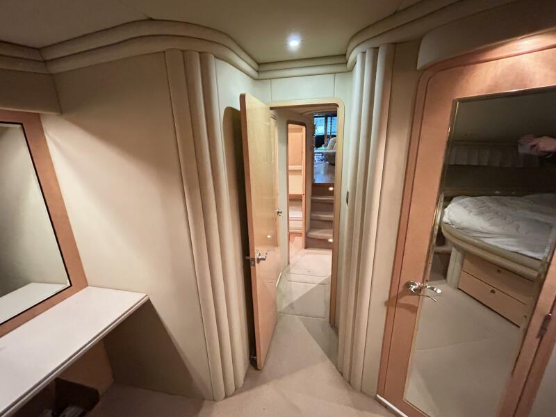 56' 1999 Sea Ray 560 Sedan Bridge