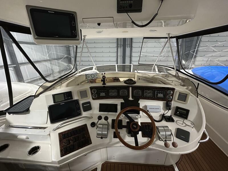56' 1999 Sea Ray 560 Sedan Bridge