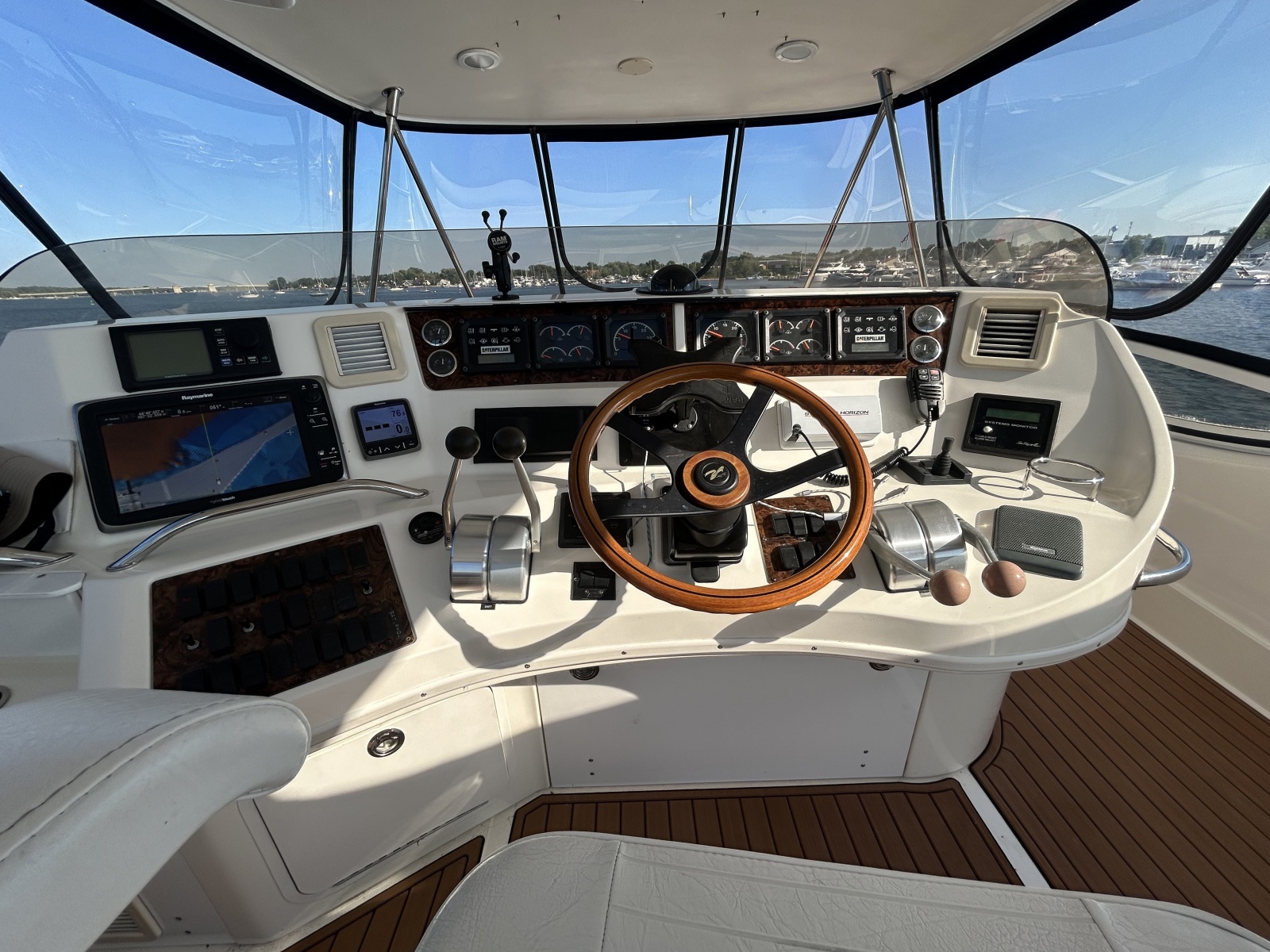 1999 Sea Ray 560 Sedan Bridge