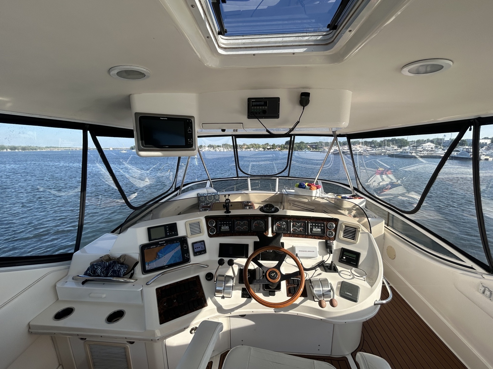 1999 Sea Ray 560 Sedan Bridge