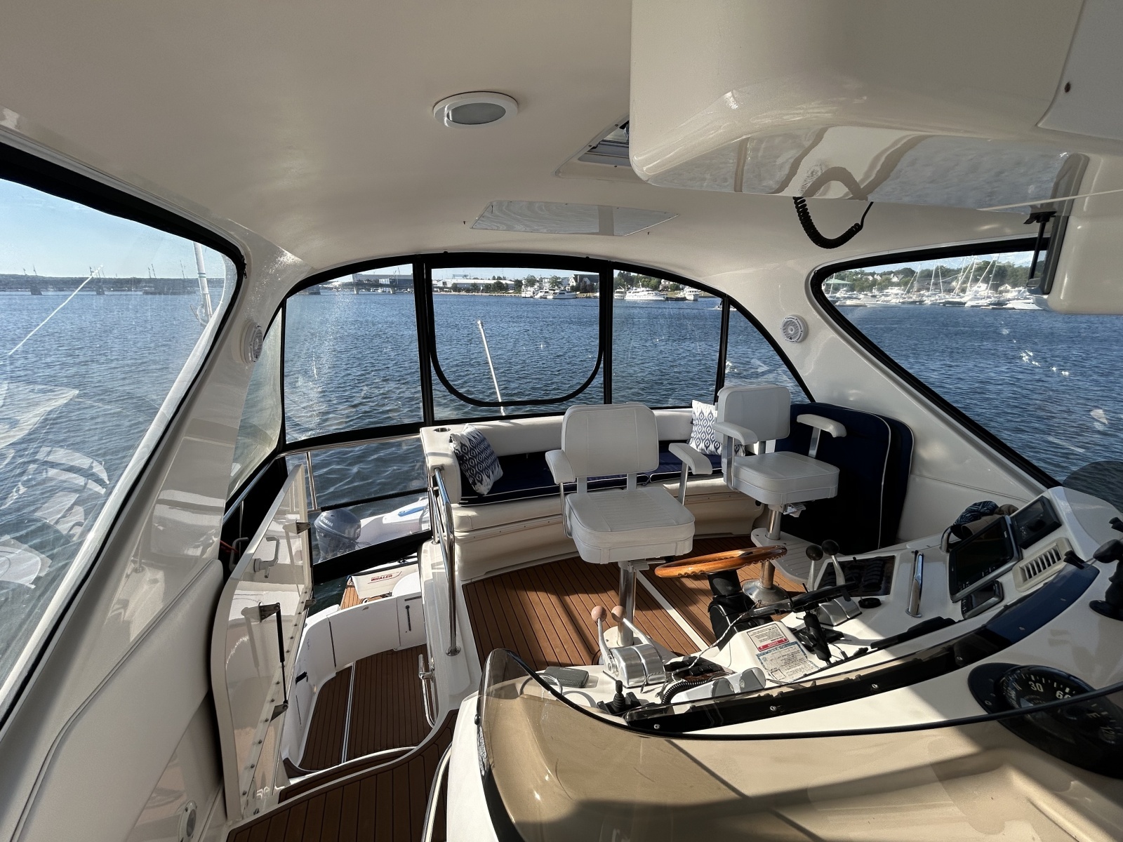 1999 Sea Ray 560 Sedan Bridge