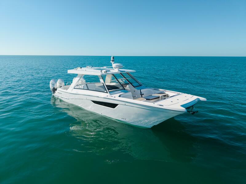 40' 2024 World Cat 400 DC-X