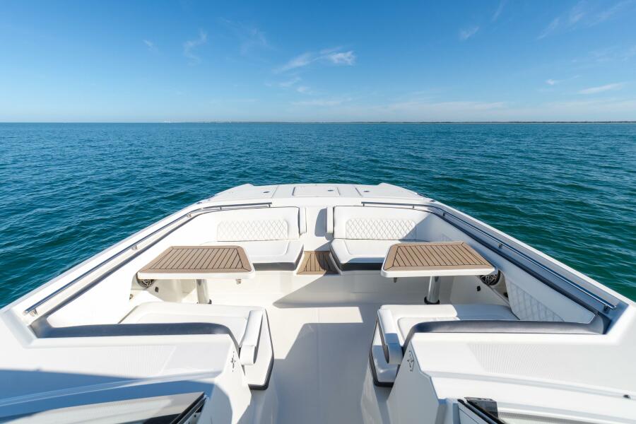 40' 2024 World Cat 400 DC-X