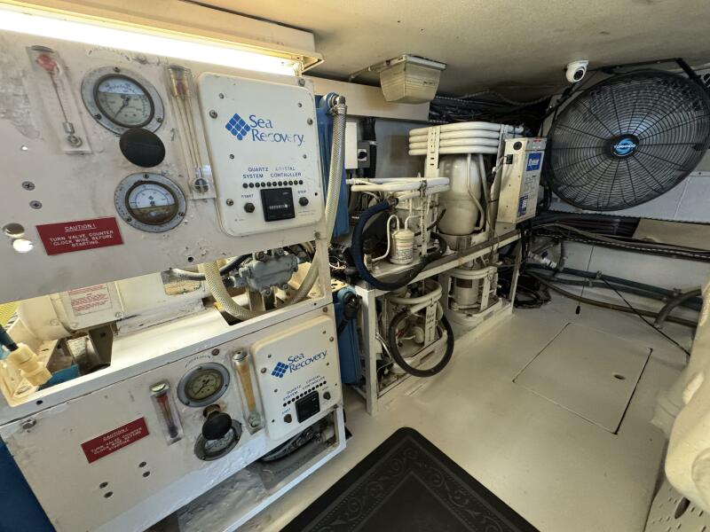 58' 1995 Viking 58 Convertible