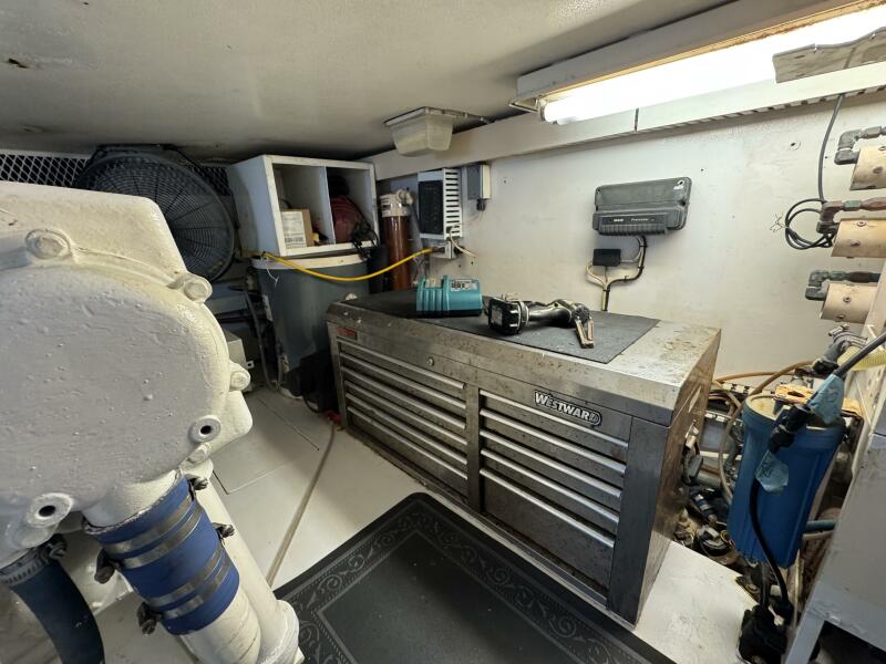 58' 1995 Viking 58 Convertible