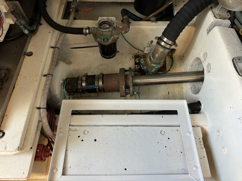 58' 1995 Viking 58 Convertible