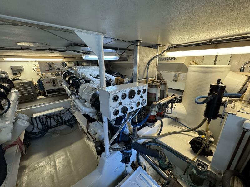 58' 1995 Viking 58 Convertible