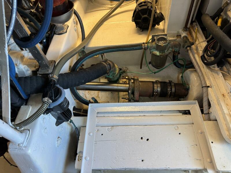 58' 1995 Viking 58 Convertible