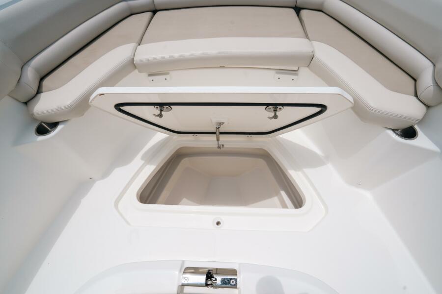 33' 2019 Center Console 330 Outrage