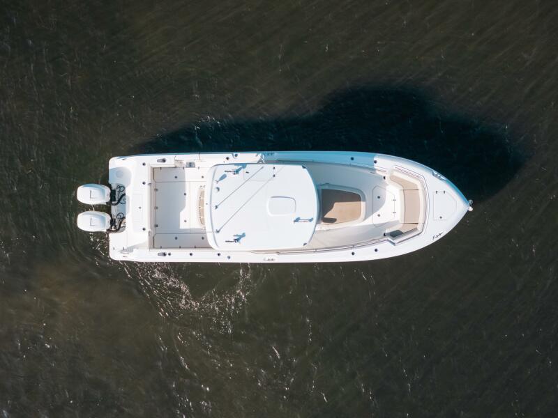 33' 2019 Center Console 330 Outrage