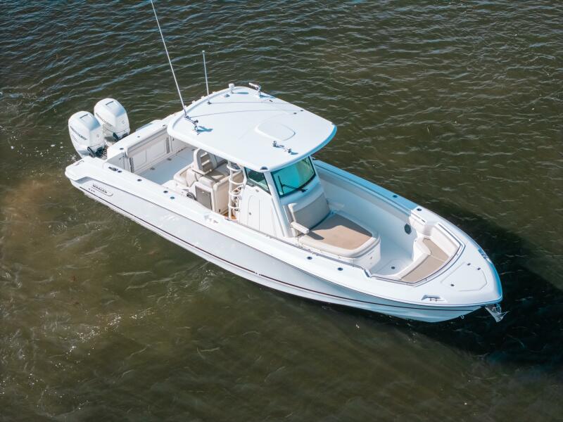 33' 2019 Center Console 330 Outrage