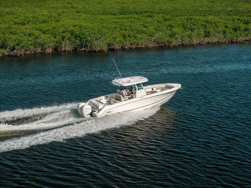 33' 2019 Center Console 330 Outrage