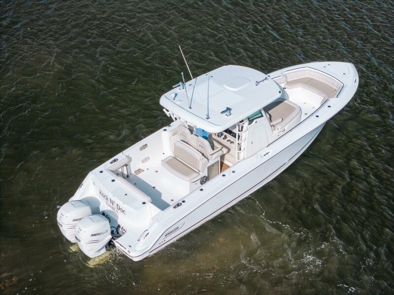 33' 2019 Center Console 330 Outrage