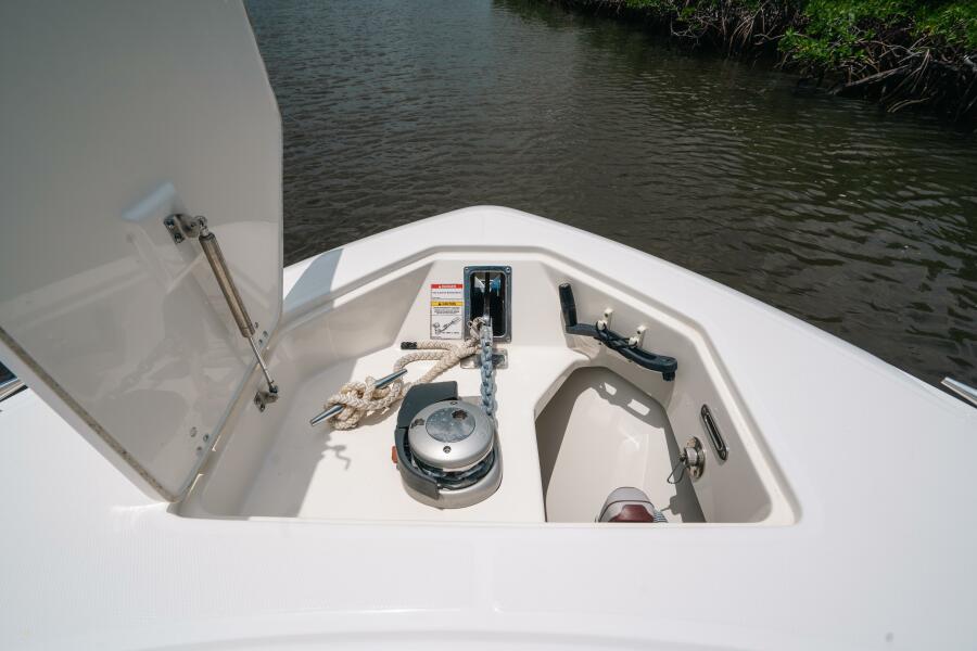 33' 2019 Center Console 330 Outrage