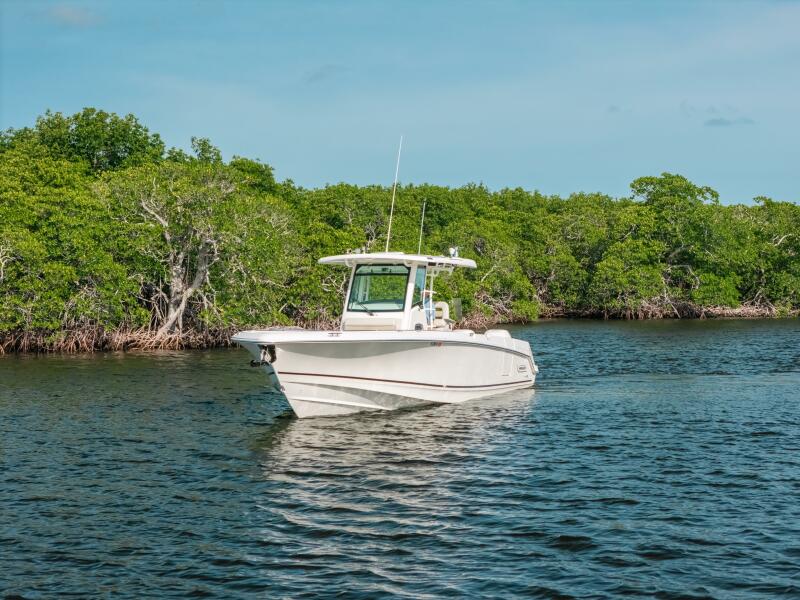 33' 2019 Center Console 330 Outrage