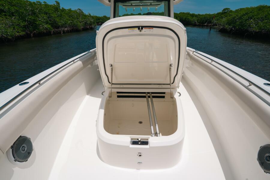 33' 2019 Center Console 330 Outrage