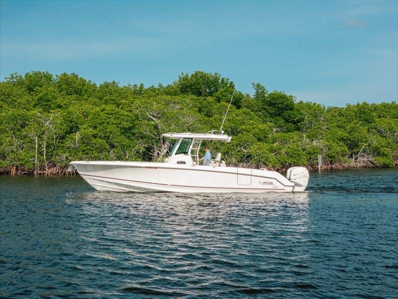 33' 2019 Center Console 330 Outrage