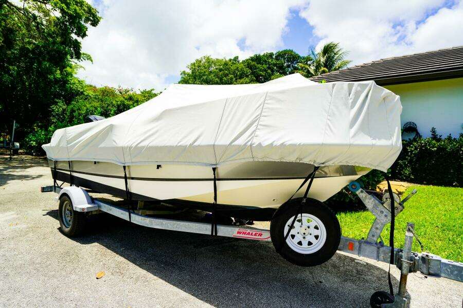 17ft Boston Whaler Yacht For Sale