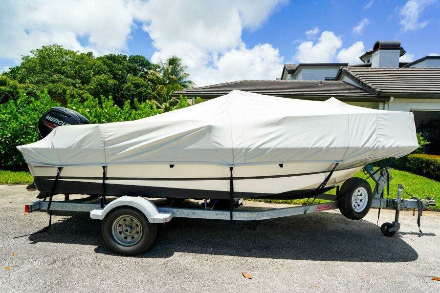 17ft Boston Whaler Yacht For Sale