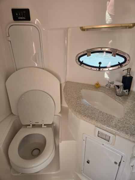 38' 2007 Fountain 38 Express Cruiser