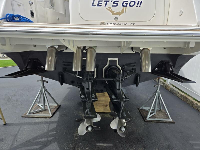 38' 2007 Fountain 38 Express Cruiser