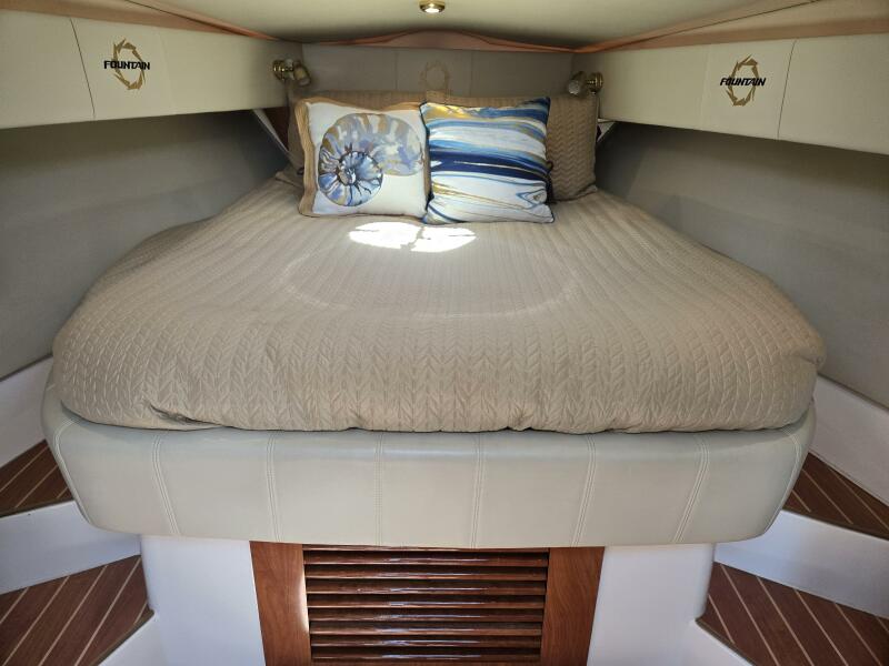 38' 2007 Fountain 38 Express Cruiser