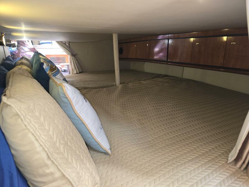 38' 2007 Fountain 38 Express Cruiser