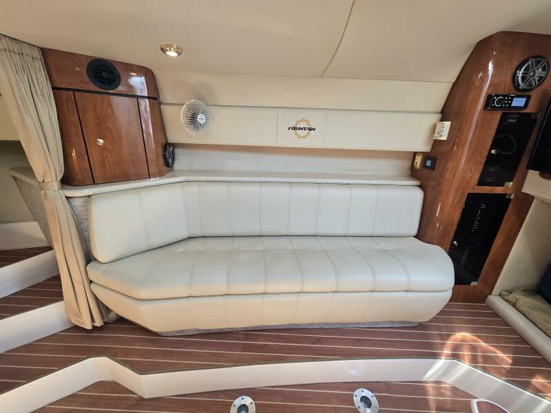 38' 2007 Fountain 38 Express Cruiser