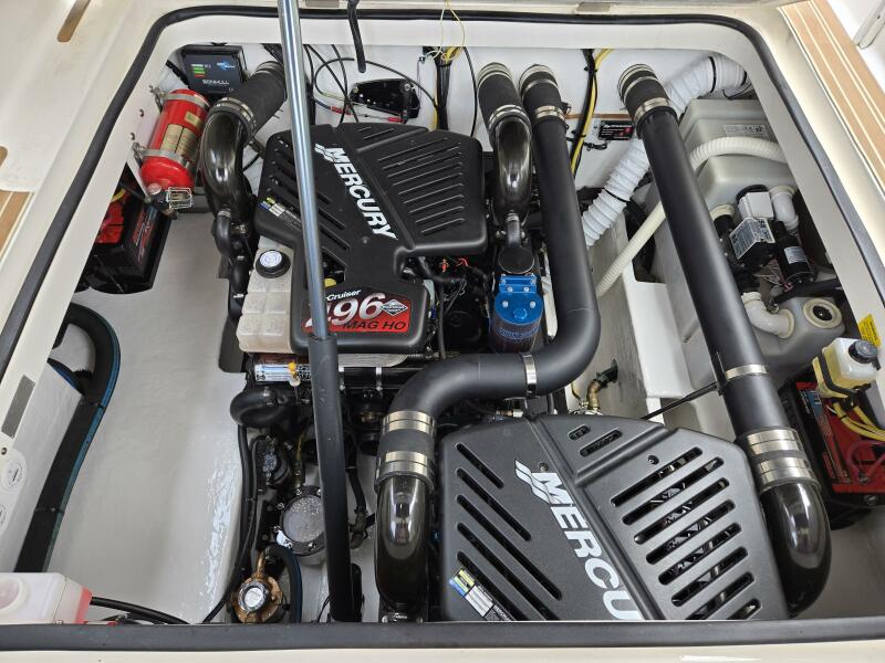 38' 2007 Fountain 38 Express Cruiser