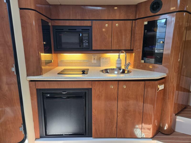 38' 2007 Fountain 38 Express Cruiser