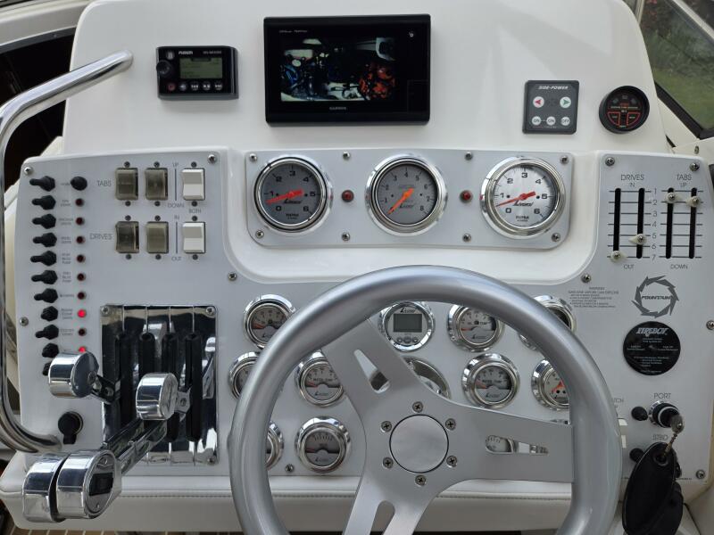 38' 2007 Fountain 38 Express Cruiser