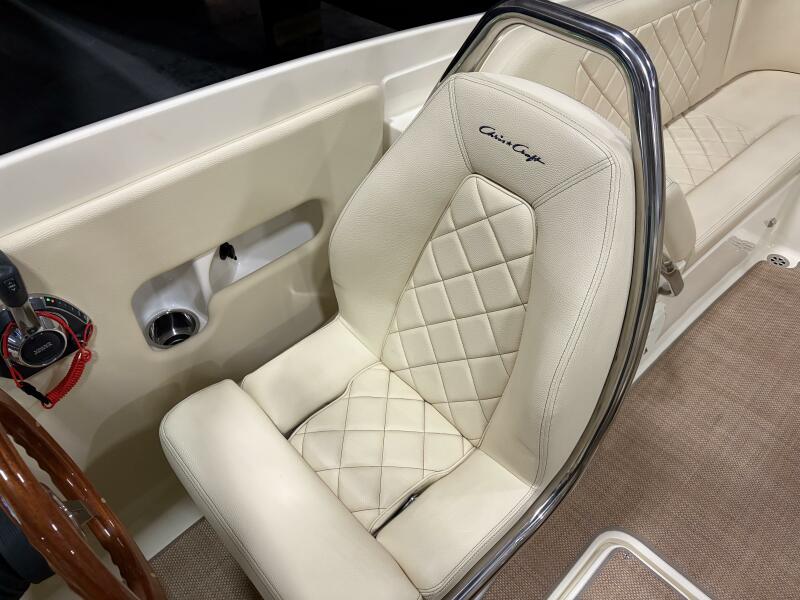 28' 2020 Chris-Craft 
