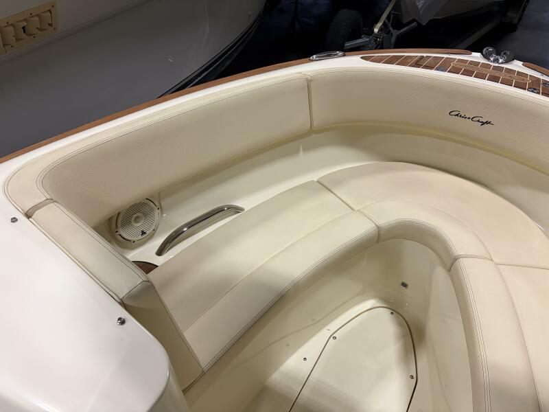28' 2020 Chris-Craft 