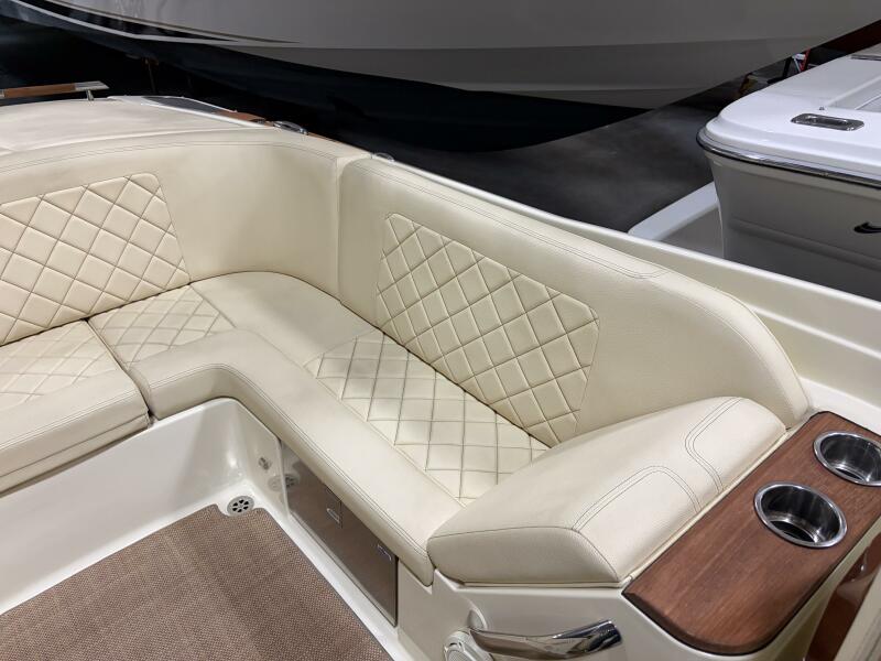 28' 2020 Chris-Craft 