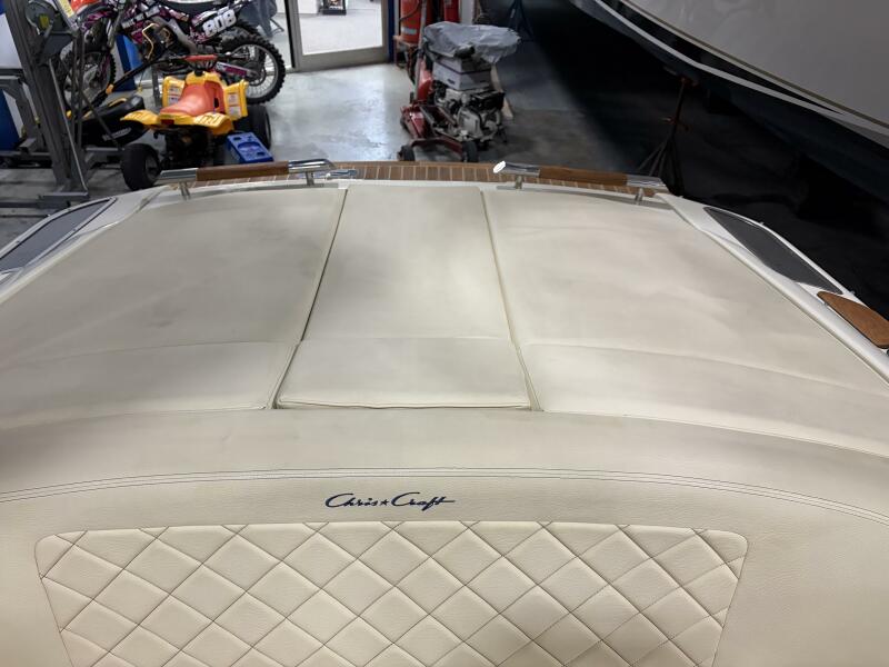 28' 2020 Chris-Craft 