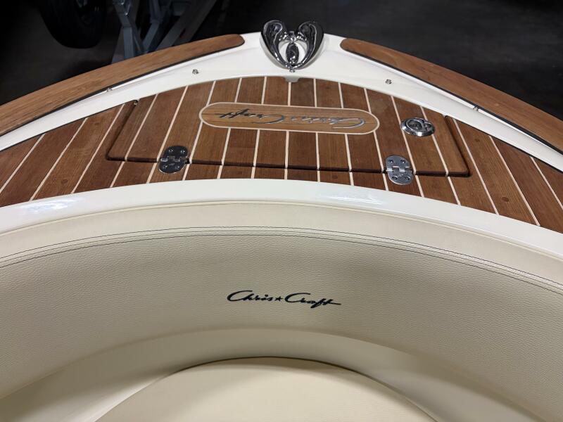 28' 2020 Chris-Craft 