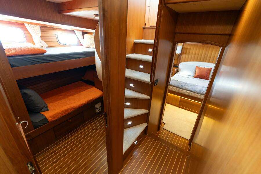 Marlow 72 GRIFFIN - Guest Stateroom Starboard
