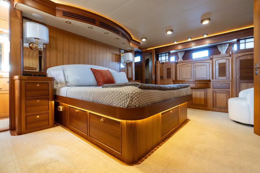 72' 2007 Marlow 72 E-CB